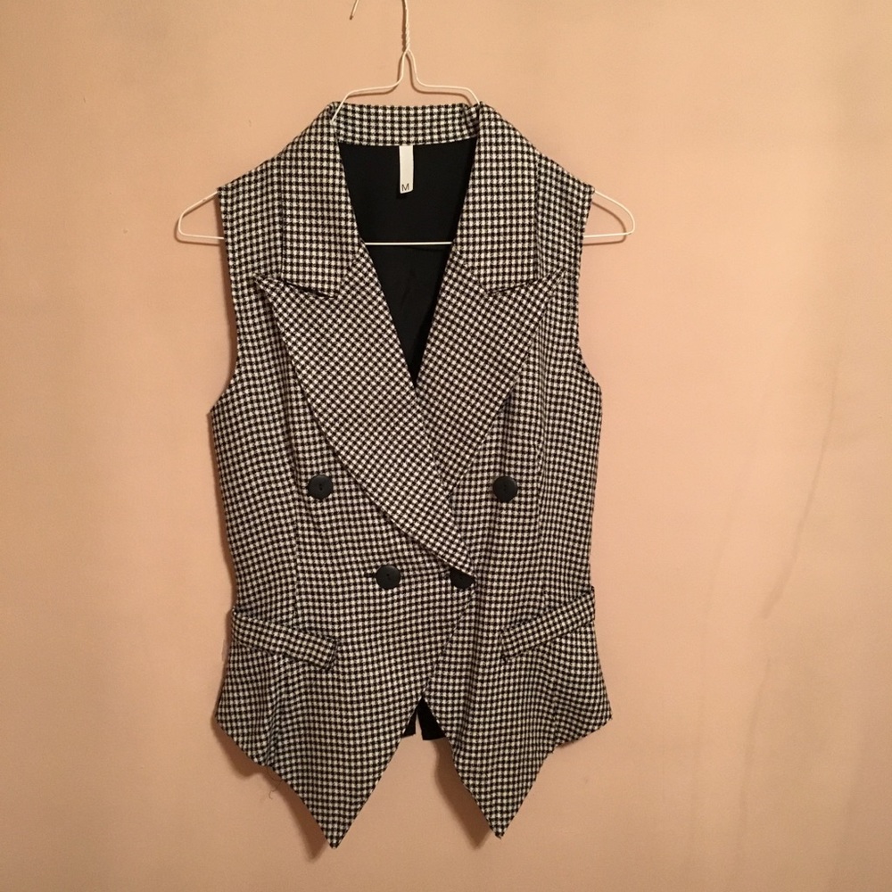 Rampage tie back vest. EUC